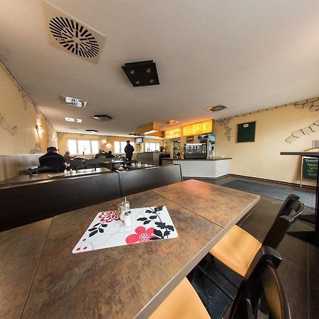 Hollis Rast Hotel Sangerhausen Bagian luar foto