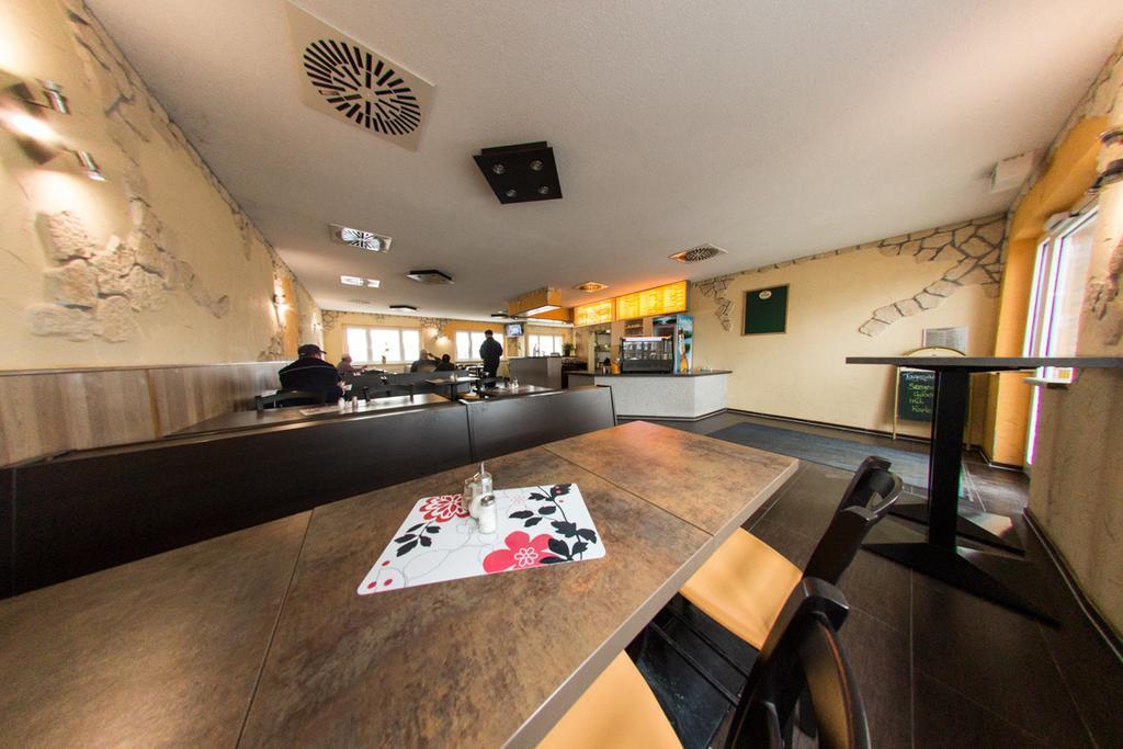 Hollis Rast Hotel Sangerhausen Bagian luar foto