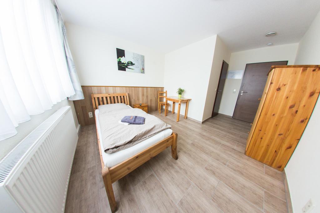 Hollis Rast Hotel Sangerhausen Bagian luar foto