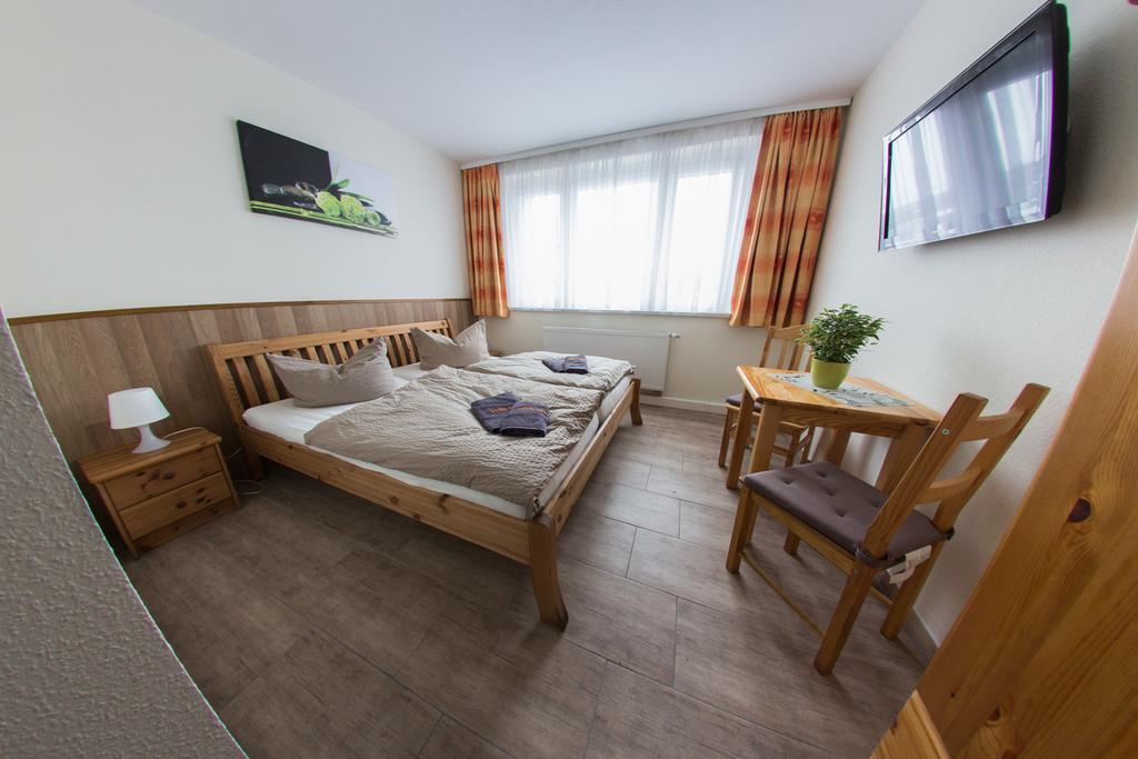 Hollis Rast Hotel Sangerhausen Bagian luar foto